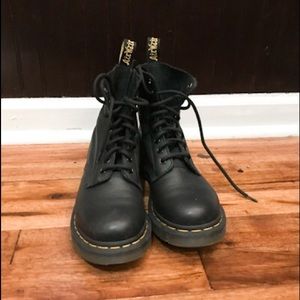 Dr. Martens 8 lace boot